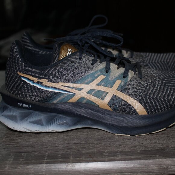 ASICS NOVABLAST 3 Athletic Shoes Sneakers Size 8.5 Cross Training Running Walkin - Picture 1 of 9